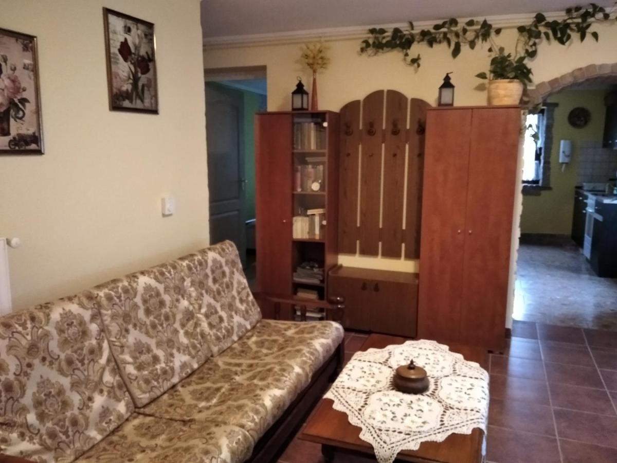 Moezsi Apartman Tolna Eksteriør bilde