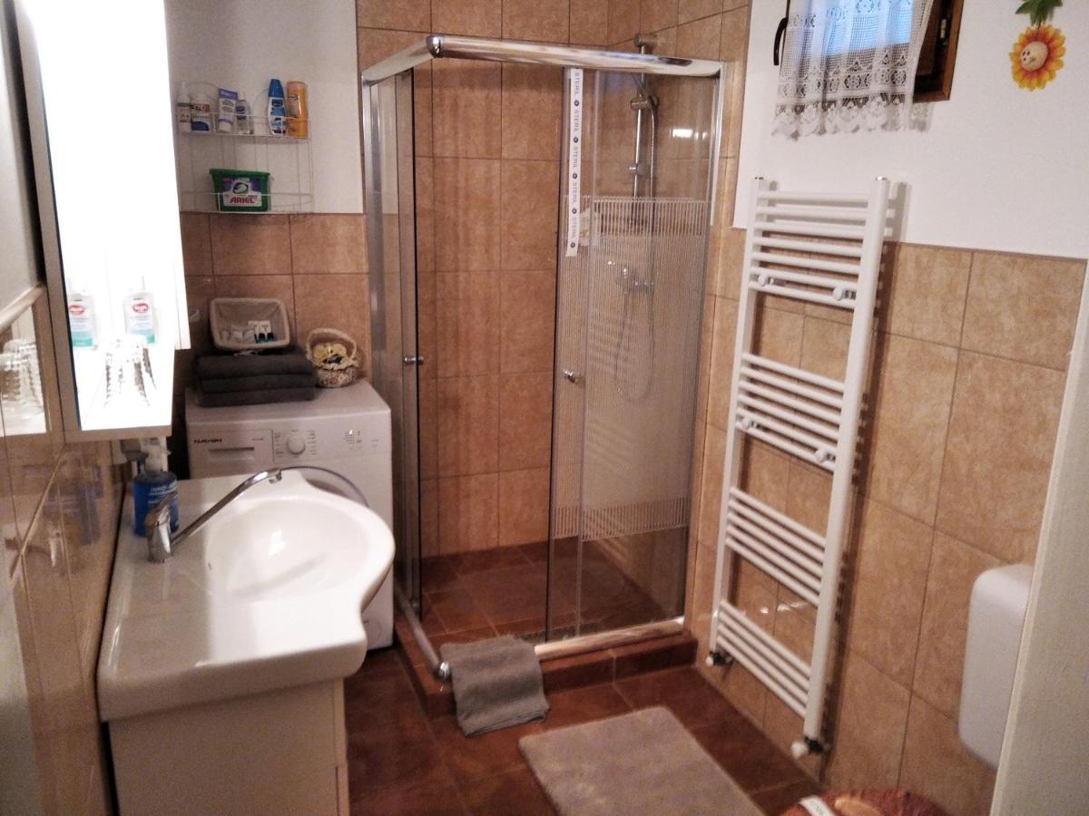 Moezsi Apartman Tolna Eksteriør bilde
