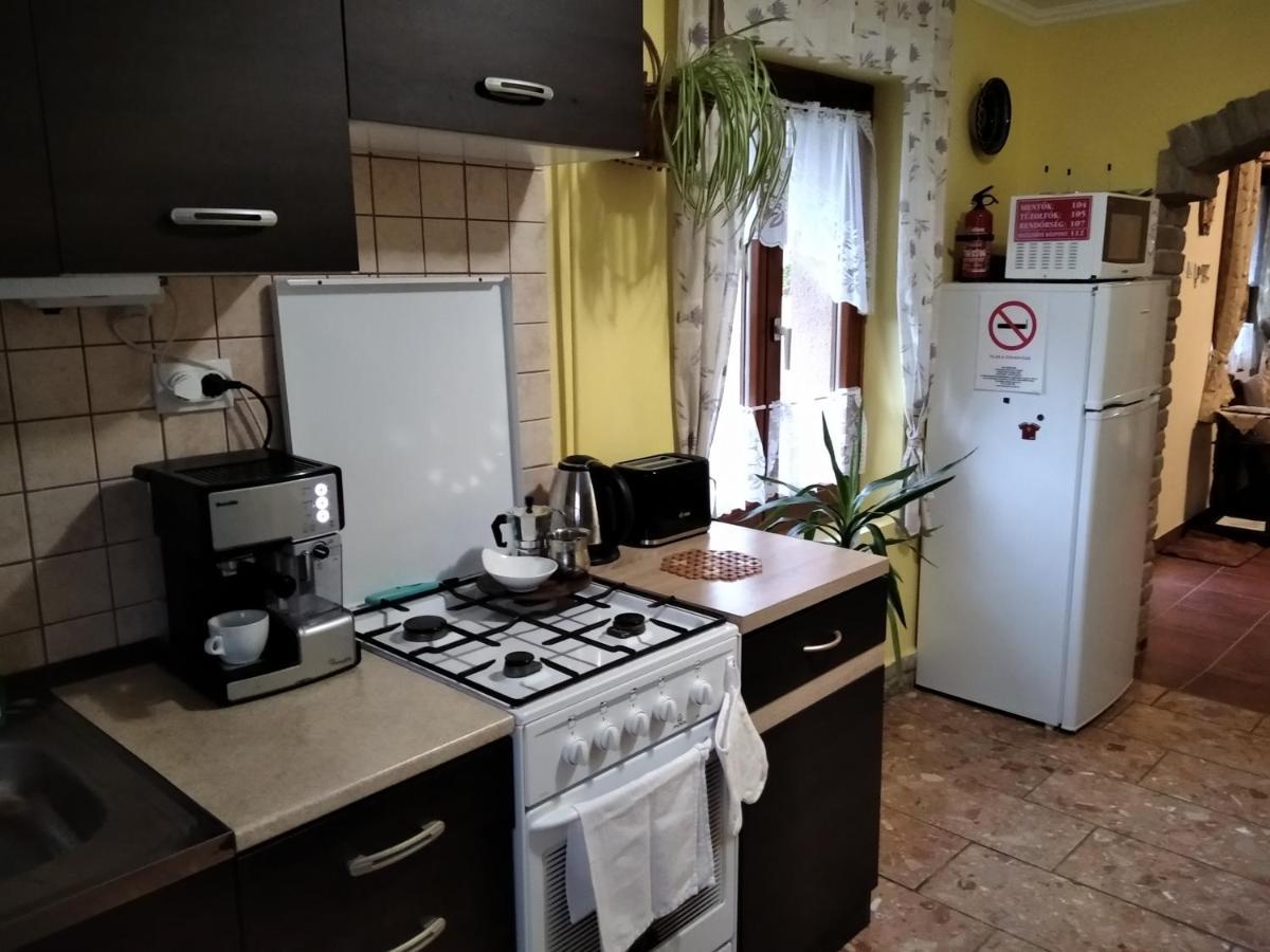Moezsi Apartman Tolna Eksteriør bilde