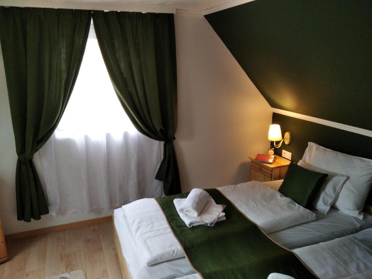 Moezsi Apartman Tolna Eksteriør bilde